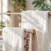 Comment entretenir un porte-serviette en inox ou bois au quotidien ?